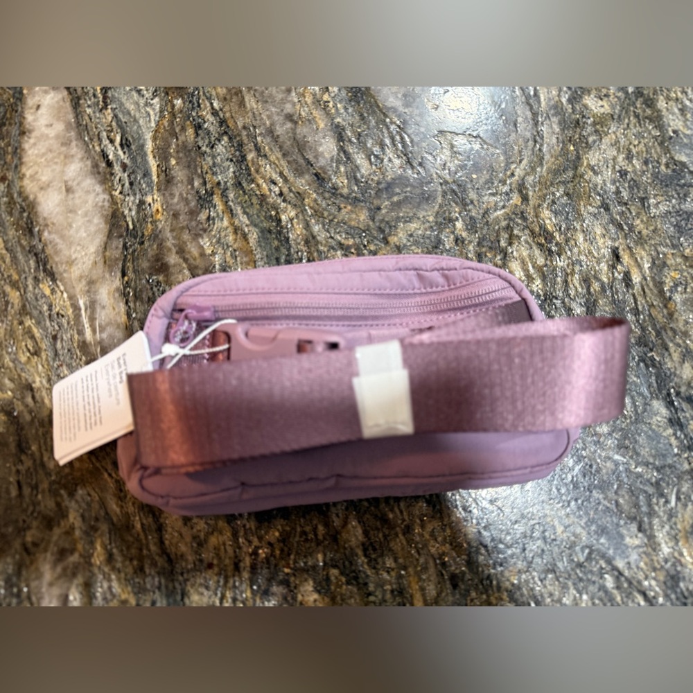 NWT Lululemon Everywhere Belt Bag 1L - Picture 4 of 11